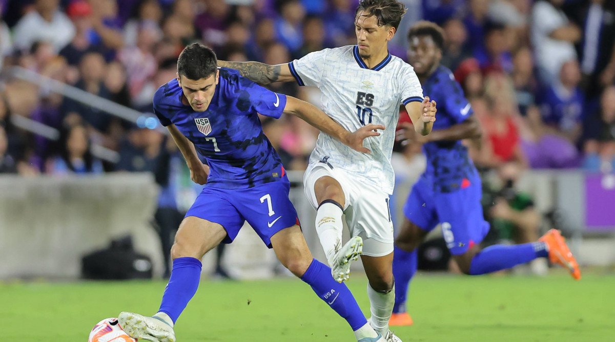 Gio Reyna playing against El Salvador.